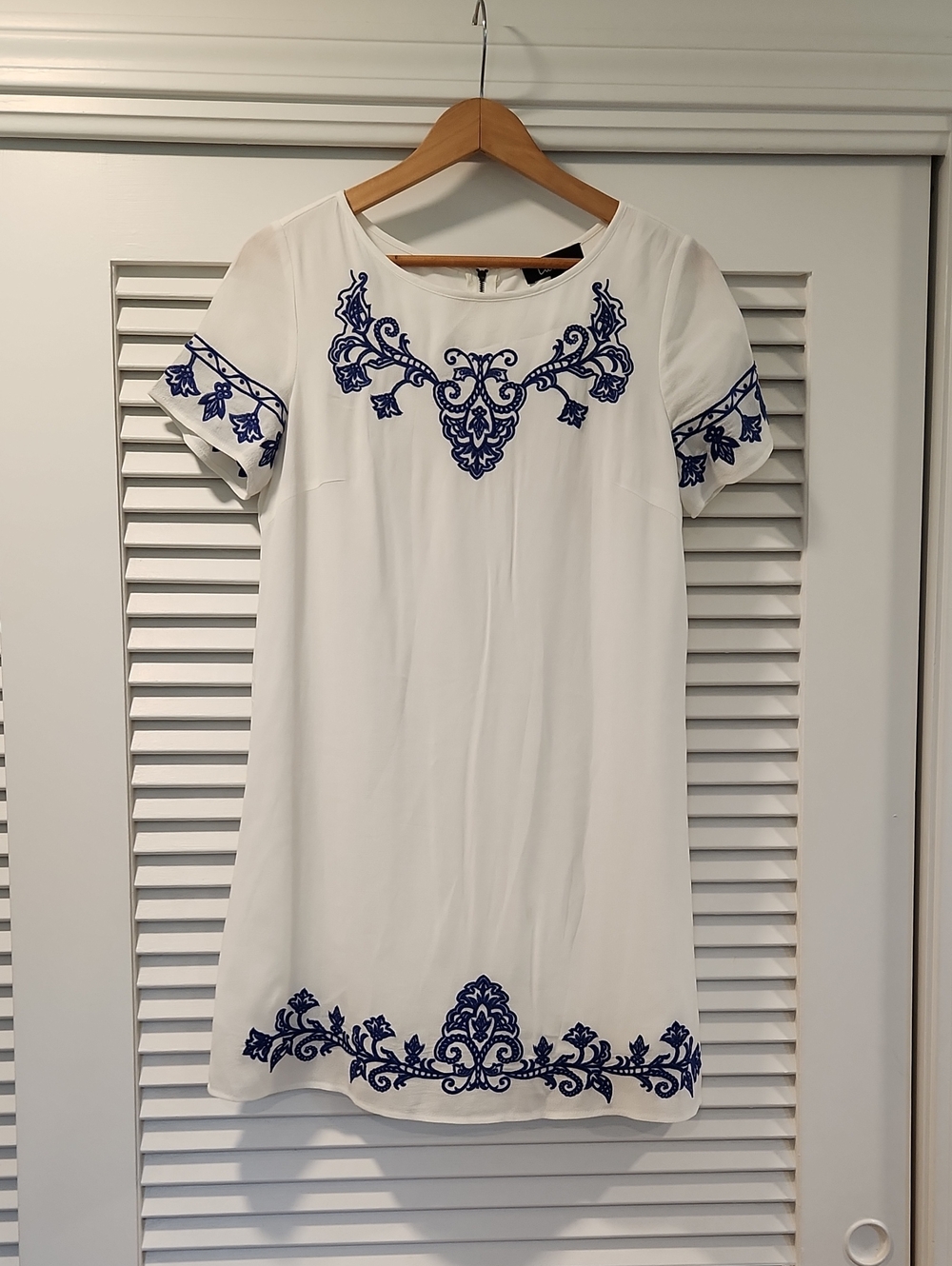 Lulus Tale To Tell Blue & Ivory Embroidered Shift Dress Size M - Picture 2 of 8